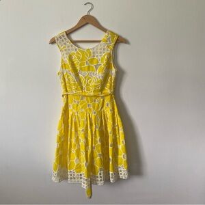 Robbie Bee Yellow Rose Embroidered cocktail Dress, Lined, with Lace detail S/6